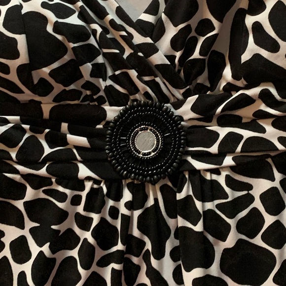 Adorable Black & White Cheetah Print Maxi Dress!👗 - Picture 4 of 6